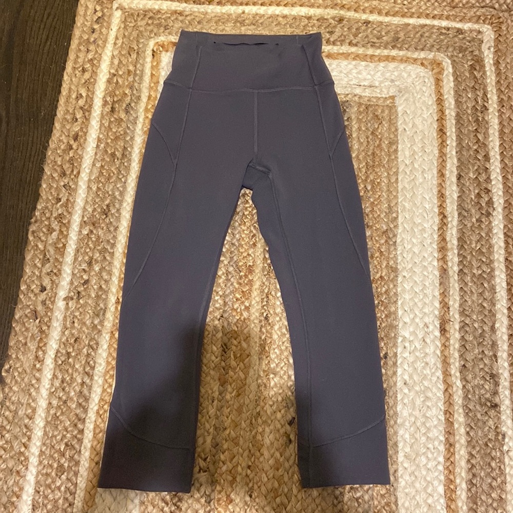 Size 2 Lulu Lemon dark gray capri leggings